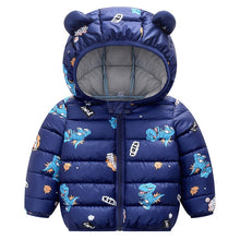 Carregar imagem no visualizador da galeria, Campera de pluma con estampa de dino  y capucha con orejas
