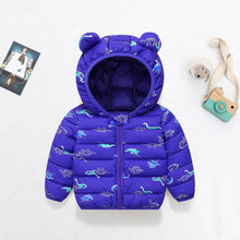 Carregar imagem no visualizador da galeria, Campera de pluma  con estampas de dino y capucha con orejas

