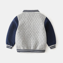 Carregar imagem no visualizador da galeria, Campera tipo moletón gris con mangas azul marino
