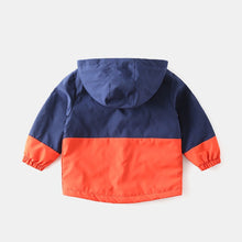 Cargar imagen en el visor de la galería, Campera rompeviento con forro micro polar azul marino con rojo de dino

