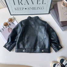 Cargar imagen en el visor de la galería, Campera de cuerina negro
