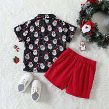 Cargar imagen en el visor de la galería, Camisa negra con estampas Papá Noel y short rojo
