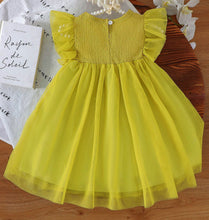 Cargar imagen en el visor de la galería, Vestido con volados y tul verde con moños blanco
