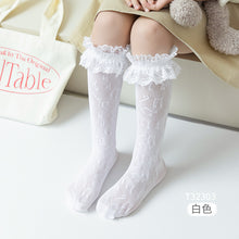 Cargar imagen en el visor de la galería, Media larga con volado blanco y relieve de notas musicales
