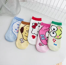 Cargar imagen en el visor de la galería, Medias soquete con diseños Sanrio
