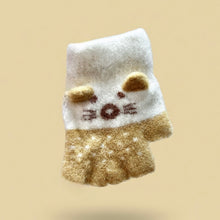 Cargar imagen en el visor de la galería, Guante sin dedos peludo de animal con protector
