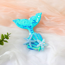 Cargar imagen en el visor de la galería, Hebilla cola de sirena con lentejuelas y estrellas del mar
