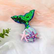 Cargar imagen en el visor de la galería, Hebilla cola de sirena con lentejuelas y estrellas del mar
