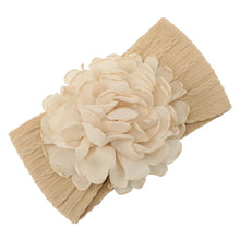 Carregar imagem no visualizador da galeria, Vincha ancha con flor de tul
