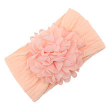 Carregar imagem no visualizador da galeria, Vincha ancha con flor de tul
