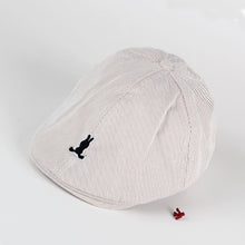 Cargar imagen en el visor de la galería, Boina con rayas y bordado de conejo
