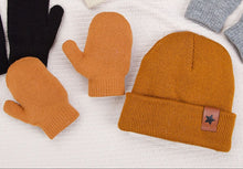 Carregar imagem no visualizador da galeria, Gorra de hilo con manoplas

