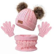 Carregar imagem no visualizador da galeria, Gorra de hilo con orejas de pompón, guantes y bufanda
