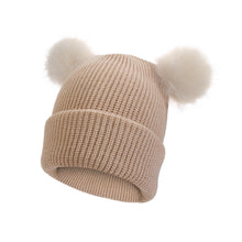 Cargar imagen en el visor de la galería, Gorra de hilo con pompones
