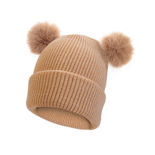 Cargar imagen en el visor de la galería, Gorra de hilo con pompones
