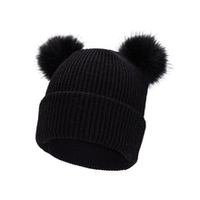 Cargar imagen en el visor de la galería, Gorra de hilo con pompones
