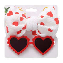 Carregar imagem no visualizador da galeria, Gafas de corazones y vincha con moños

