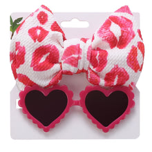 Carregar imagem no visualizador da galeria, Gafas de corazones y vincha con moños

