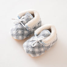 Cargar imagen en el visor de la galería, Calzado peludo con cordón
