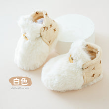 Cargar imagen en el visor de la galería, Bota peluda con detalles
