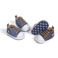 Cargar imagen en el visor de la galería, Champion para bebé con cordón tipo all star
