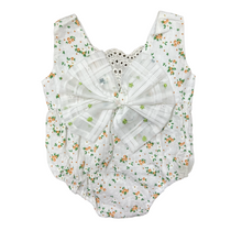 Cargar imagen en el visor de la galería, Body blanco con estampa de flores en naranja y moño grande
