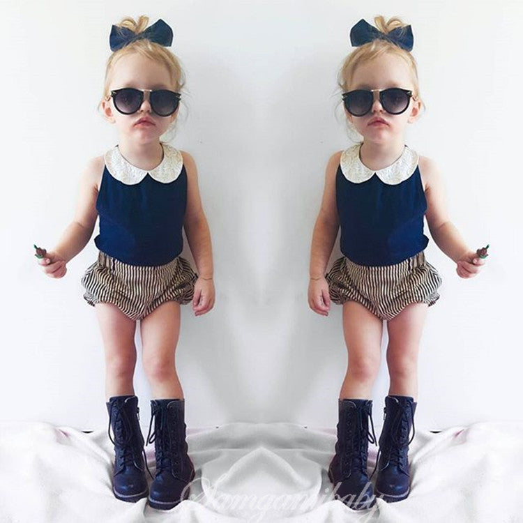 Blusa sin manga azul marino con short a rayas