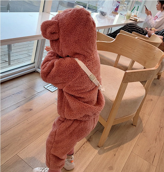 Buzo con capucha y orejas, pantalón peludo