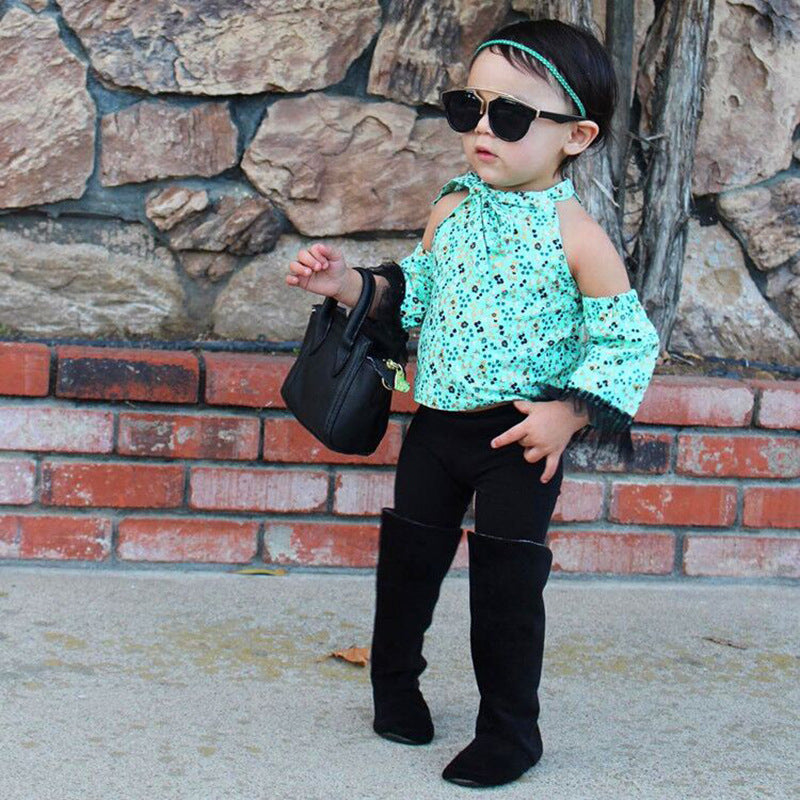 Blusa hombro abierto mangas largas estampados verde agua con pantalón jeans negro