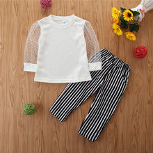 Cargar imagen en el visor de la galería, Blusa blanca con mangas transparentes y pantalón a rayas
