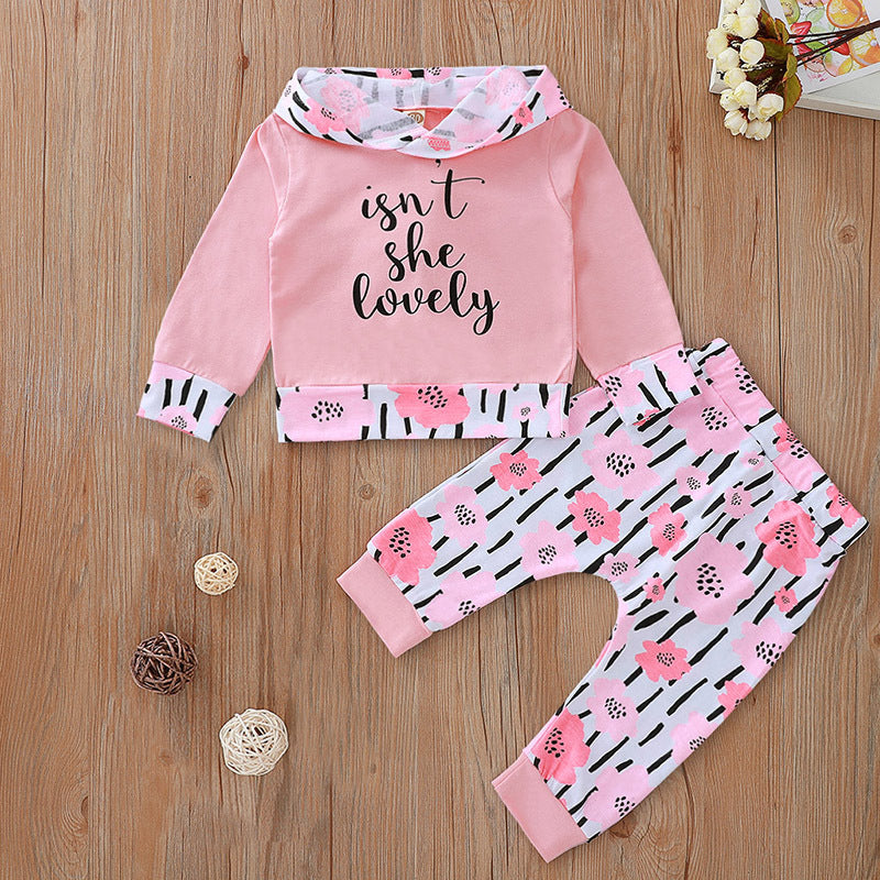 Buzo con capucha letras rosa y pantalón floreado