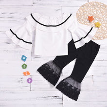 Carregar imagem no visualizador da galeria, Blusa blanca manga campana y pantalón pata ancha con encajes

