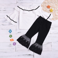 Carregar imagem no visualizador da galeria, Blusa blanca manga campana y pantalón pata ancha con encajes
