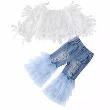 Cargar imagen en el visor de la galería, Blusa blanca con flecos, jeans rasgado con gasa
