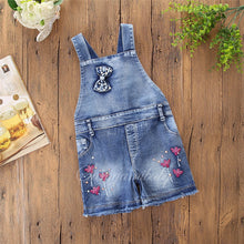 Carregar imagem no visualizador da galeria, Jardinera short jeans
