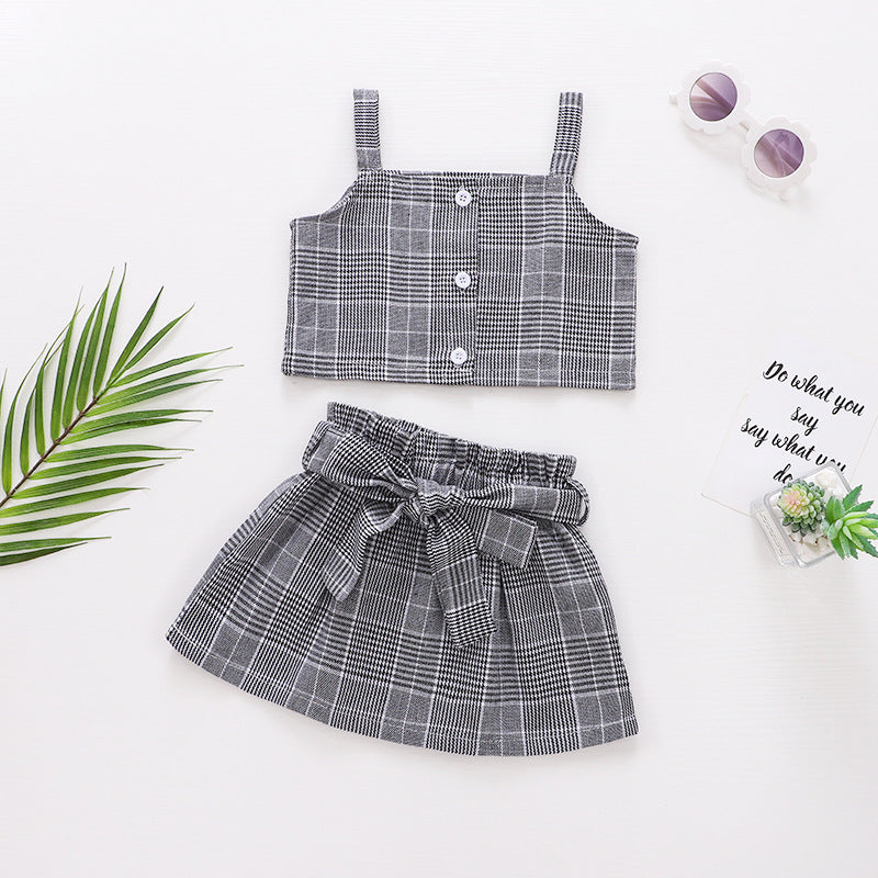 Blusa crop top con pollera cuadrille gris