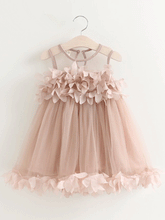 Cargar imagen en el visor de la galería, Vestido rosa con detalles de flores
