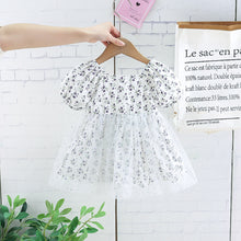 Cargar imagen en el visor de la galería, Vestido blanco, estampado de flores y falso tutu

