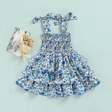Cargar imagen en el visor de la galería, Vestido escalonado, atado al hombro con estampa de flores azules
