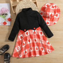 Cargar imagen en el visor de la galería, Vestido mangas largas cuello alto, negro y rojo, estampado de corazones, sombrero incluido
