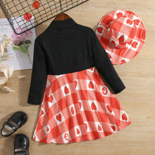 Cargar imagen en el visor de la galería, Vestido mangas largas cuello alto, negro y rojo, estampado de corazones, sombrero incluido
