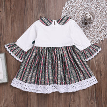 Cargar imagen en el visor de la galería, Vestido mangas largas campana, blanco y cuadrille, cola con detalles de encaje
