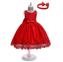 Carregar imagem no visualizador da galeria, Vestido rojo con encajes, moño y vincha
