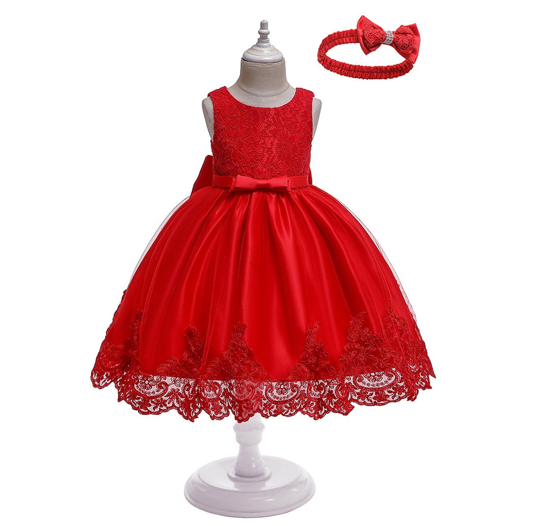 Vestido rojo con encajes, moño y vincha