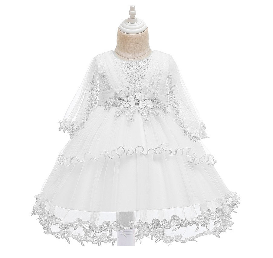 Vestido blanco, media manga con transparencia, flores y encaje