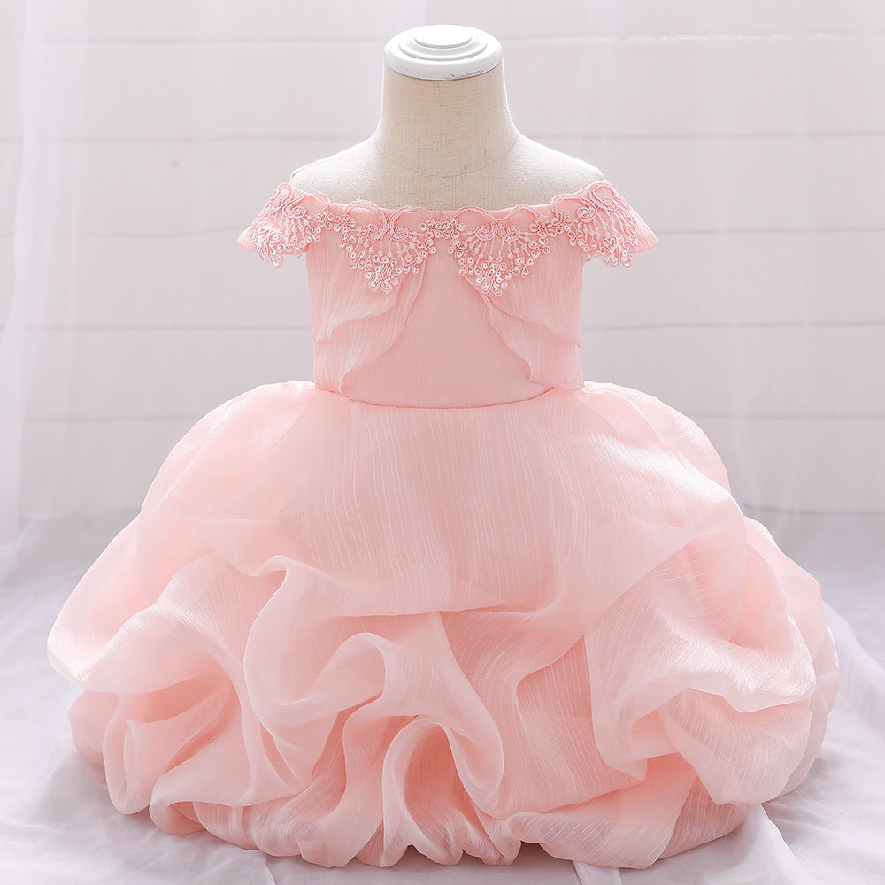 Vestido rosa con cola de ondas