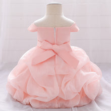 Cargar imagen en el visor de la galería, Vestido rosa con cola de ondas
