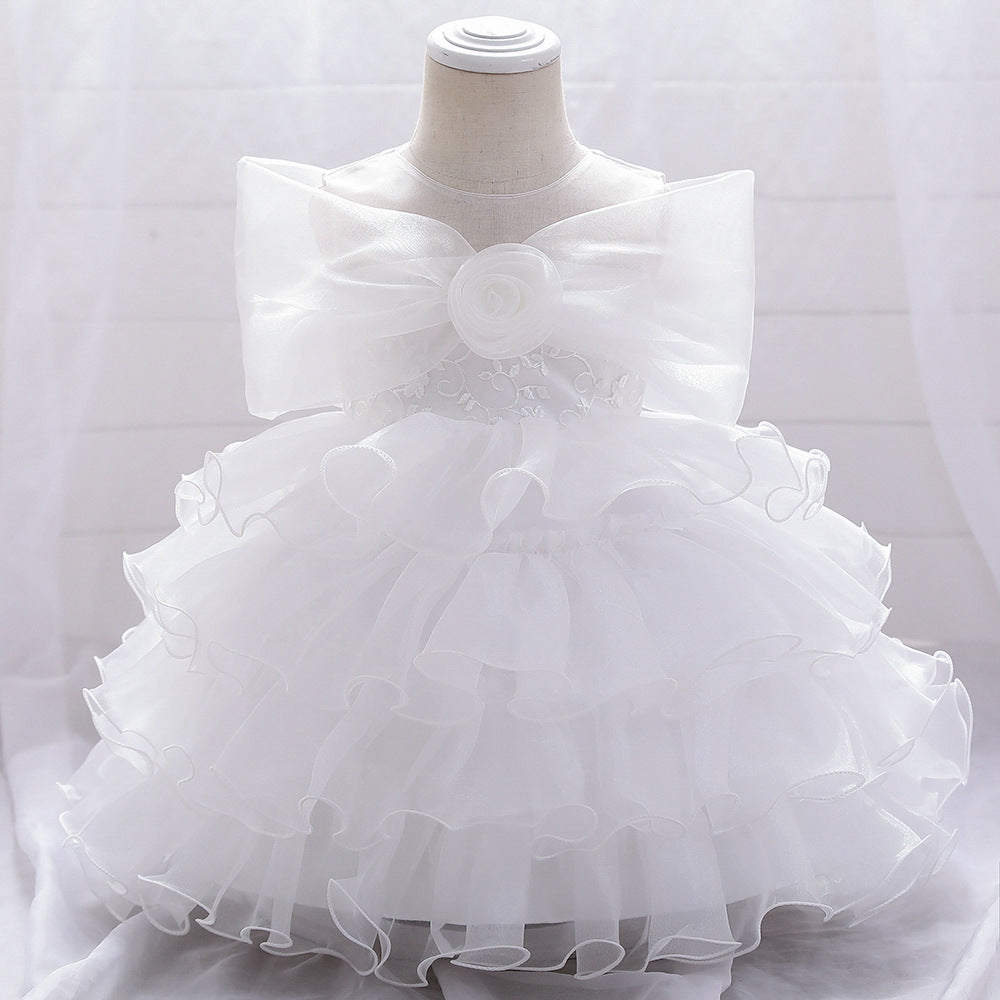 Vestido blanco con moño en frente y ondas