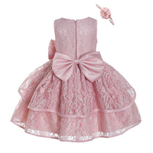 Carregar imagem no visualizador da galeria, Vestido elegante rosa, con encaje escalonado, moño y vincha incluido
