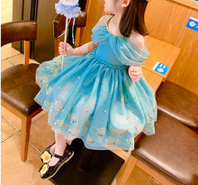 Cargar imagen en el visor de la galería, Vestido turquesa con lentejuelas doradas estilo princesa

